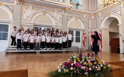 Pjevački zbor osnovne škole Mate Balote Buje dobitnik je Srebrne plakete na državnom natjecanju zborova, 68.Glazbene svečanosti hrvatske mladeži u Varaždinu